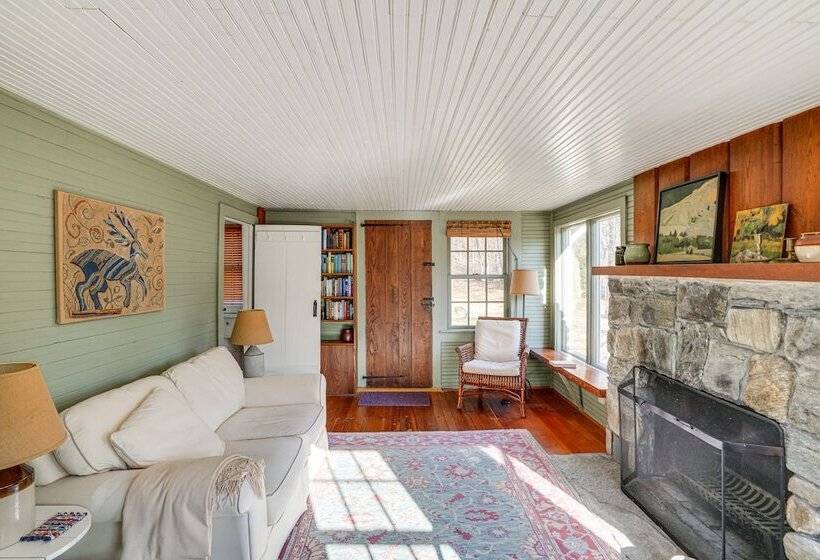Cozy Berkshires Cottage W/ 11 Private Acres!