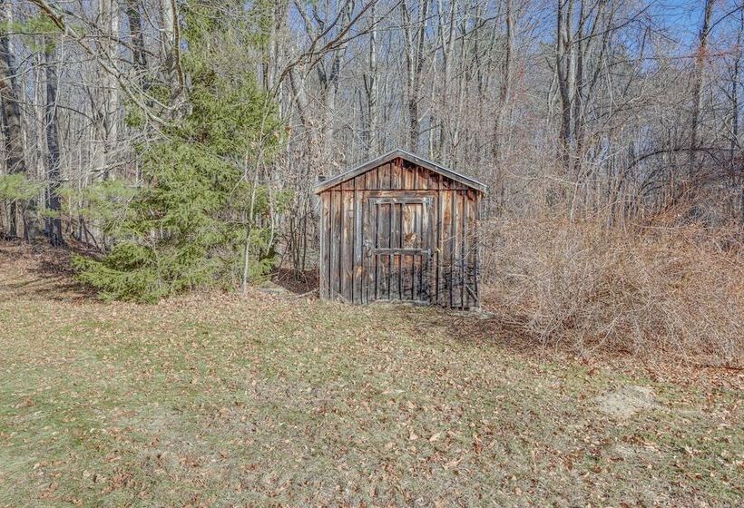 Cozy Berkshires Cottage W/ 11 Private Acres!