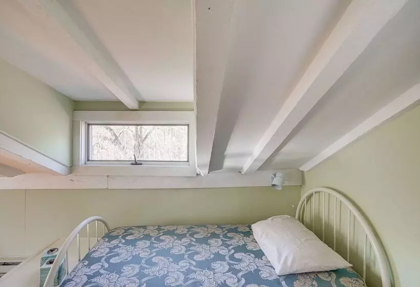 Cozy Berkshires Cottage W/ 11 Private Acres!