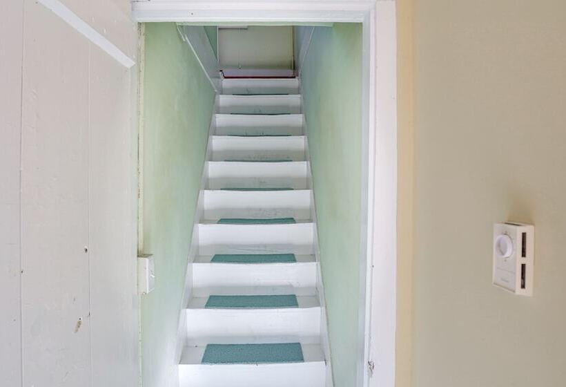 Cozy Berkshires Cottage W/ 11 Private Acres!