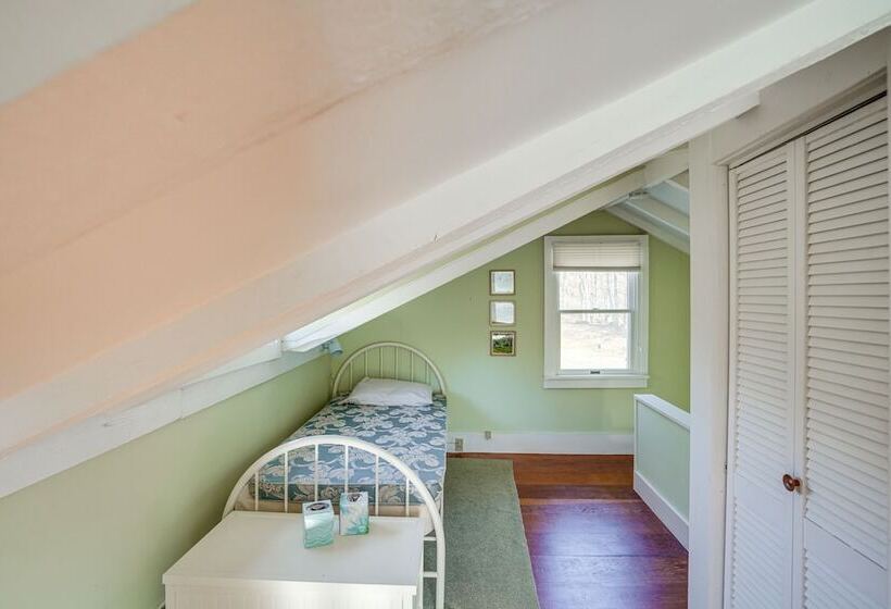 Cozy Berkshires Cottage W/ 11 Private Acres!