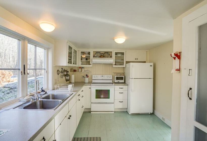 Cozy Berkshires Cottage W/ 11 Private Acres!