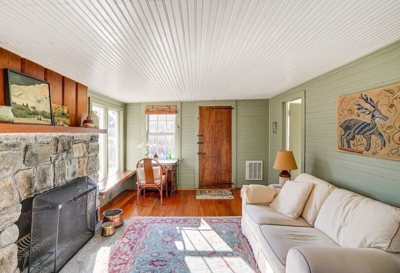 Cozy Berkshires Cottage W/ 11 Private Acres!