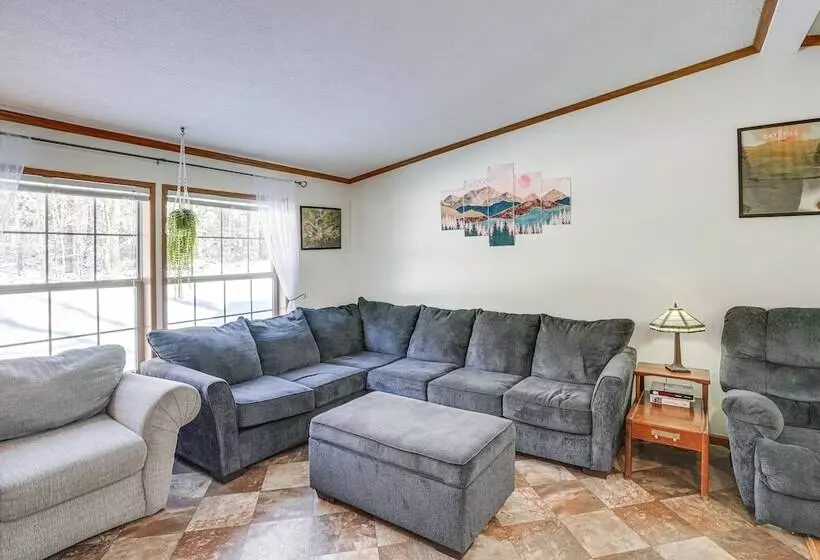 Cozy Home W/ Playground: Near Hunter Ski Resort!