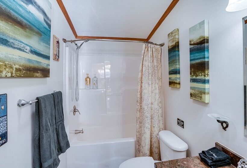 Cozy Home W/ Playground: Near Hunter Ski Resort!