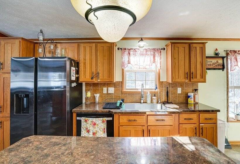 Cozy Home W/ Playground: Near Hunter Ski Resort!