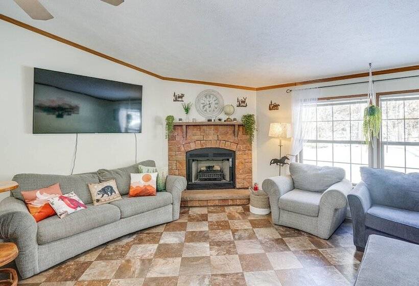 Cozy Home W/ Playground: Near Hunter Ski Resort!