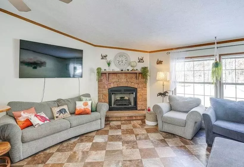 Cozy Home W/ Playground: Near Hunter Ski Resort!