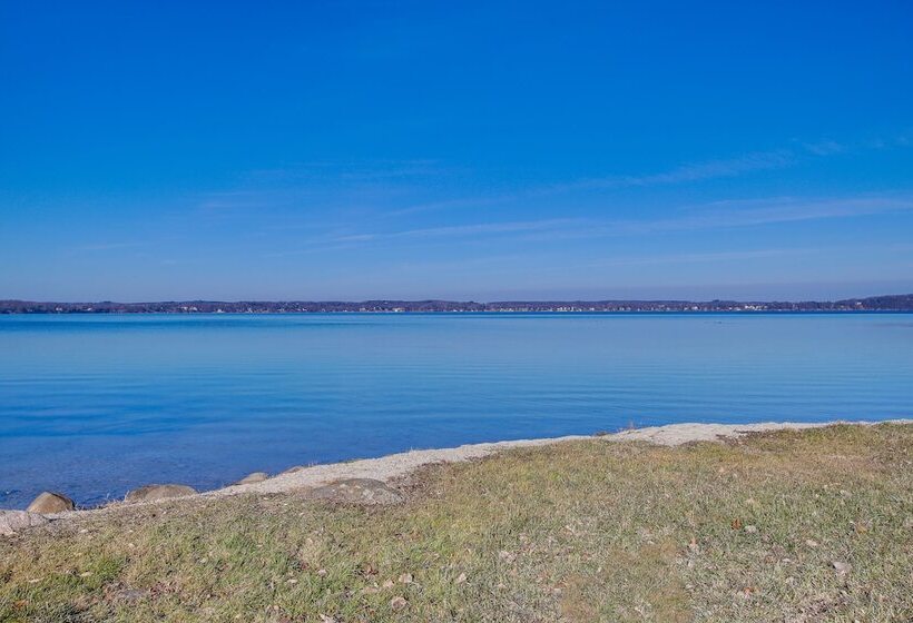 Cozy Markesan Cabin ~ 2 Mi To Green Lake Access!