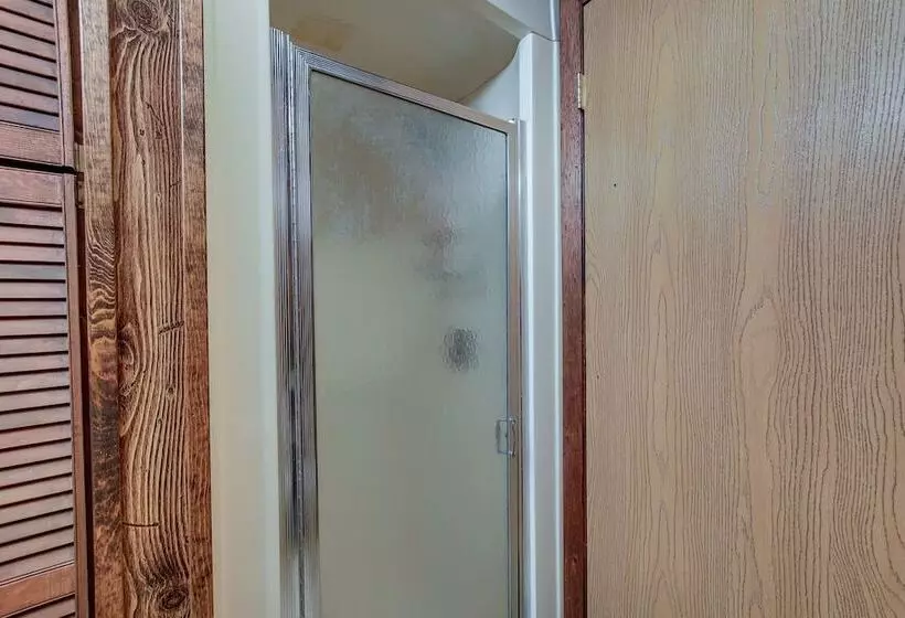 Cozy Markesan Cabin ~ 2 Mi To Green Lake Access!