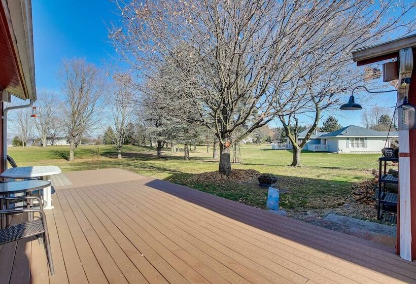 Cozy Markesan Cabin ~ 2 Mi To Green Lake Access!