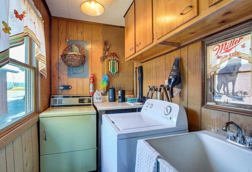 Cozy Markesan Cabin ~ 2 Mi To Green Lake Access!