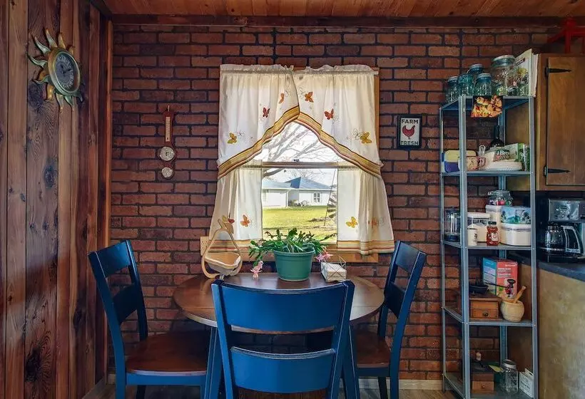 Cozy Markesan Cabin ~ 2 Mi To Green Lake Access!