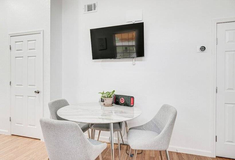 Cozy Wharton Cabin: Porch, Near Hunting & Fishing