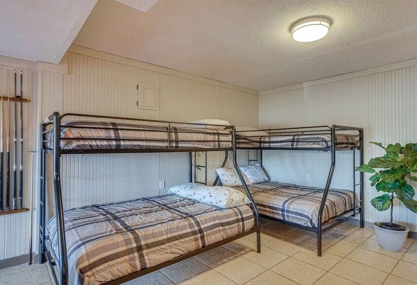 Decatur Oasis Private Pool, Hot Tub & Deck!