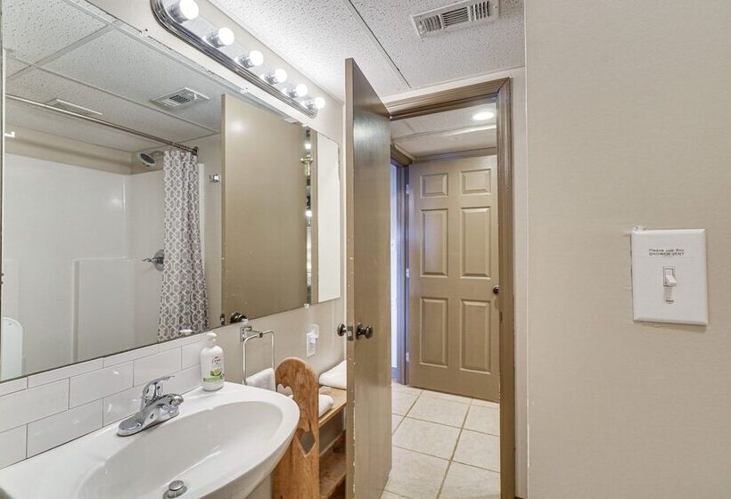 Decatur Oasis Private Pool, Hot Tub & Deck!