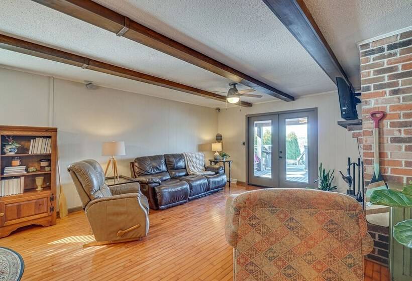 Decatur Oasis Private Pool, Hot Tub & Deck!