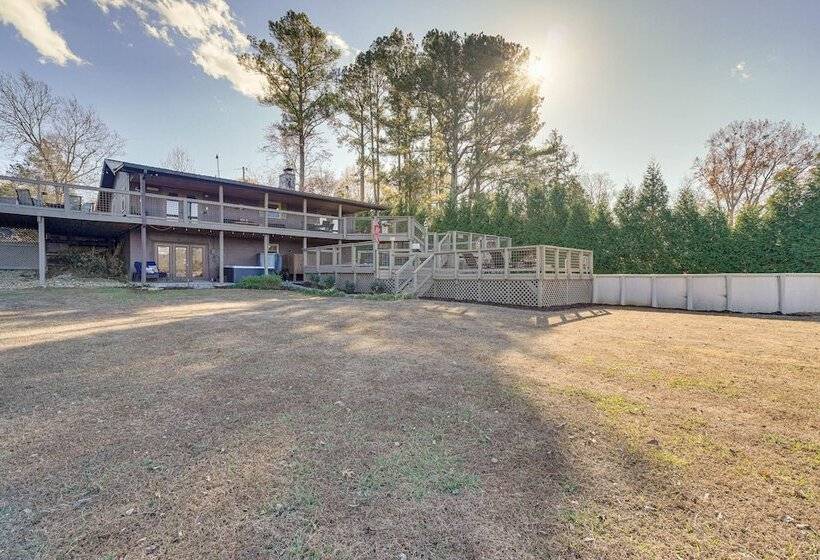Decatur Oasis Private Pool, Hot Tub & Deck!