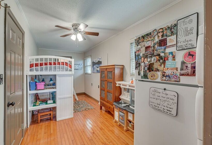 Decatur Oasis Private Pool, Hot Tub & Deck!