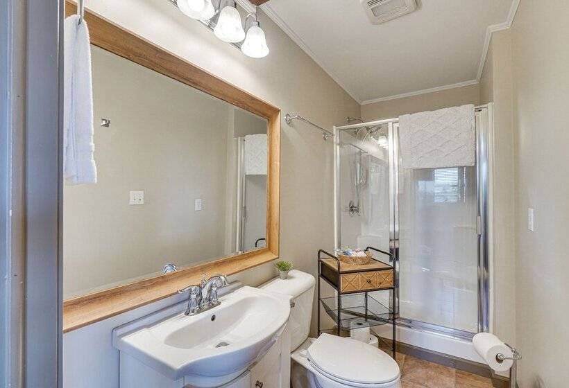 Decatur Oasis Private Pool, Hot Tub & Deck!