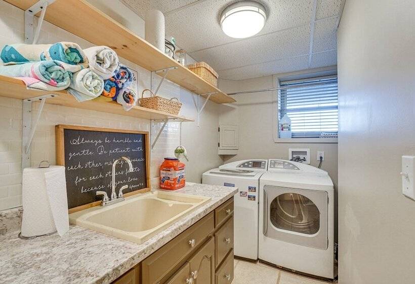 Decatur Oasis Private Pool, Hot Tub & Deck!