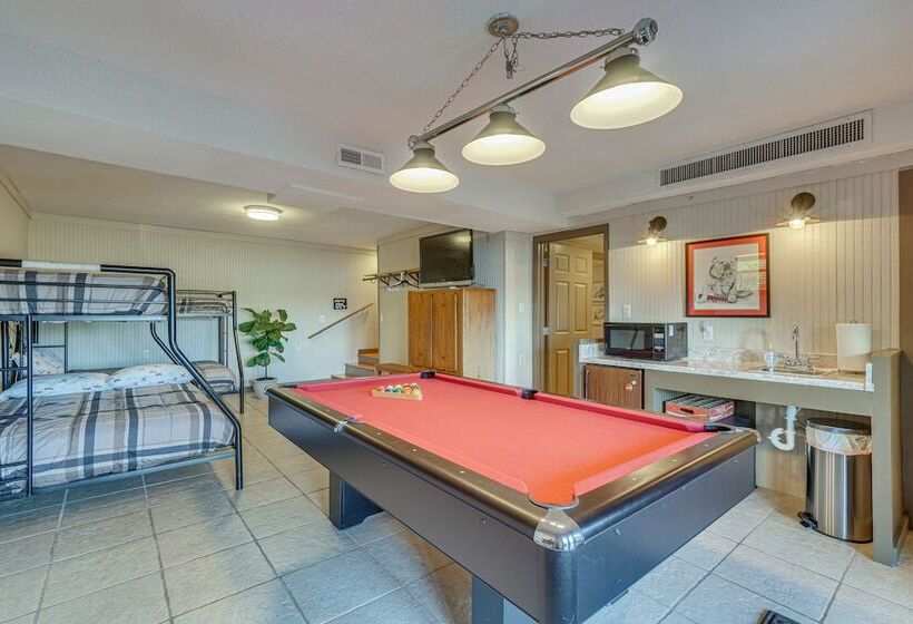 Decatur Oasis Private Pool, Hot Tub & Deck!