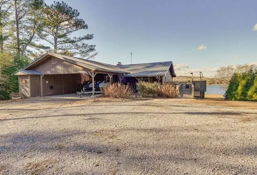 Decatur Oasis   Private Pool, Hot Tub & Deck!