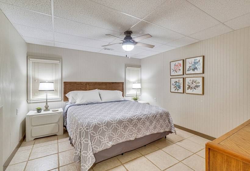 Decatur Oasis Private Pool, Hot Tub & Deck!