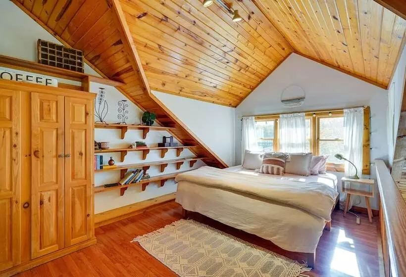 Delaware  Wooded River Retreat  W/ Views & More