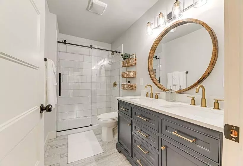 Delightful Grants Pass Home With Hot Tub!