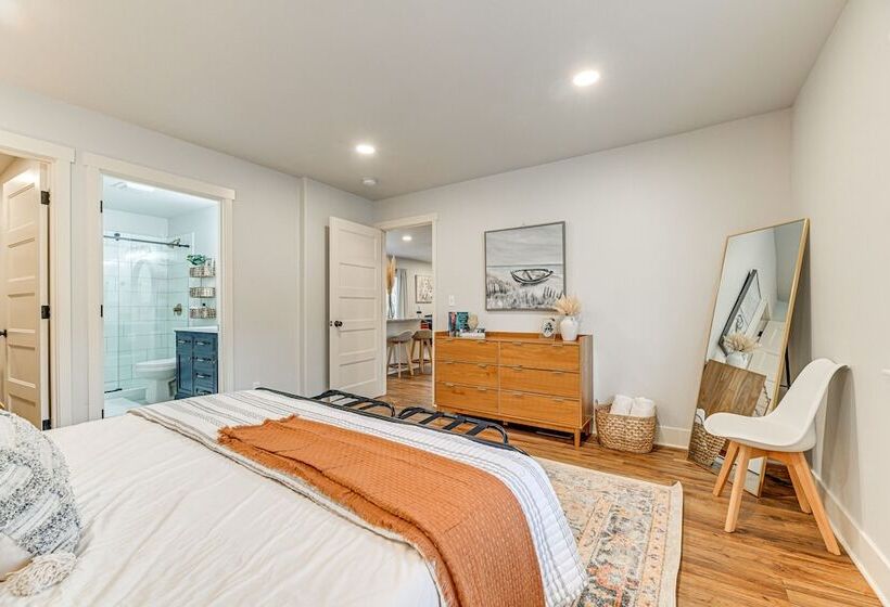 Delightful Grants Pass Home With Hot Tub!