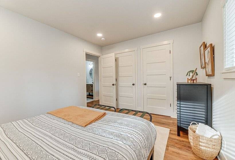 Delightful Grants Pass Home With Hot Tub!