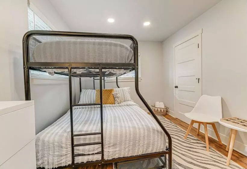 Delightful Grants Pass Home With Hot Tub!