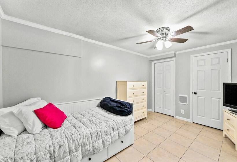 Dock Days By Avantstay Swimming Platform, Dock