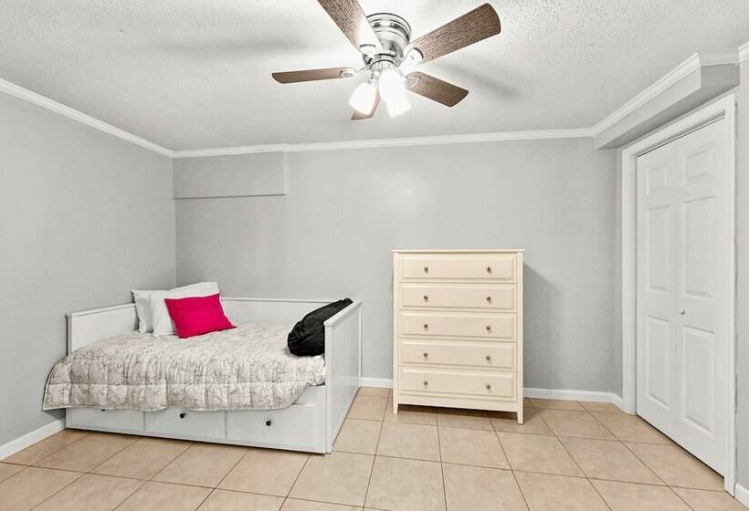 Dock Days By Avantstay Swimming Platform, Dock