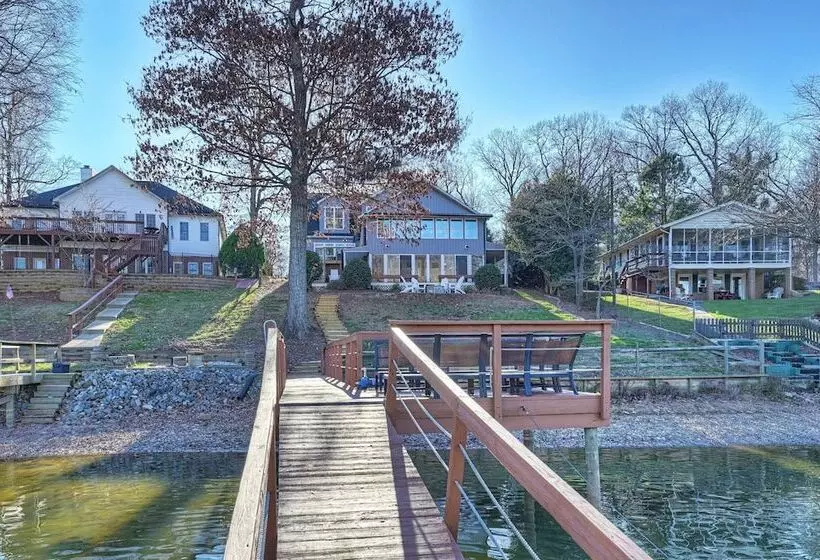 Dock Days By Avantstay Swimming Platform, Dock