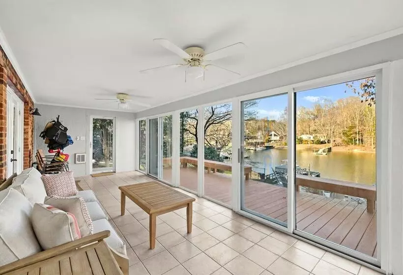 Dock Days By Avantstay Swimming Platform, Dock