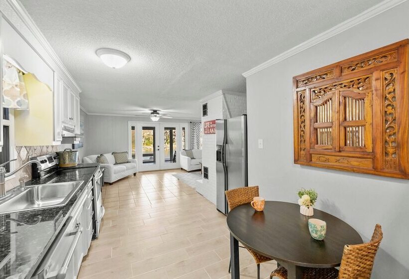 Dock Days By Avantstay Swimming Platform, Dock