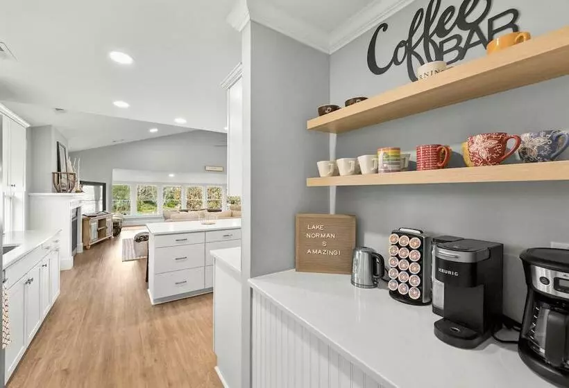 Dock Days By Avantstay Swimming Platform, Dock