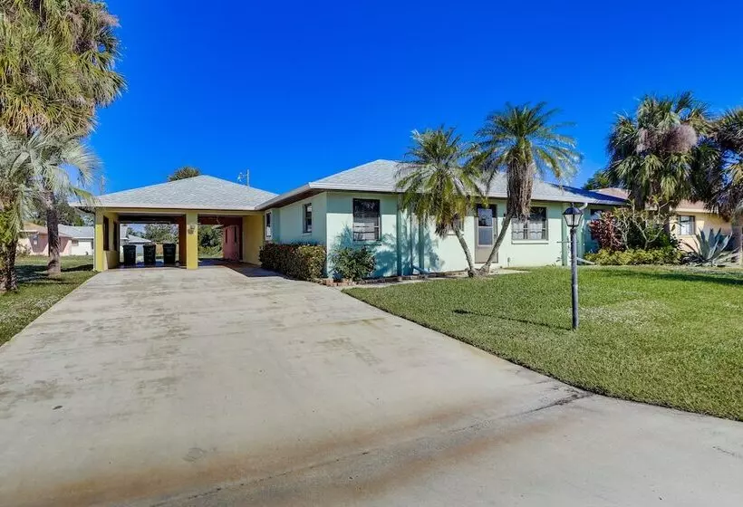 Englewood Duplex With Shared Lanai: 7 Mi To Beach!