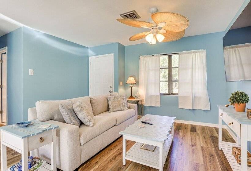 Englewood Duplex With Shared Lanai: 7 Mi To Beach!