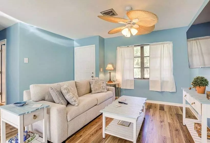 Englewood Duplex With Shared Lanai: 7 Mi To Beach!