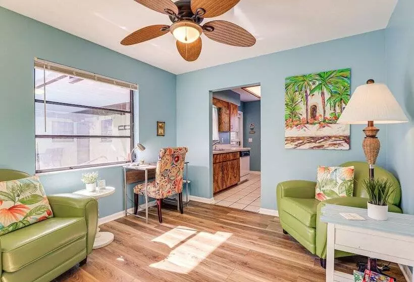 Englewood Duplex With Shared Lanai: 7 Mi To Beach!