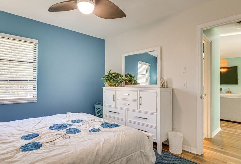 Englewood Duplex With Shared Lanai: 7 Mi To Beach!