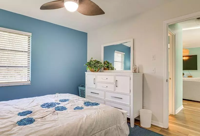 Englewood Duplex With Shared Lanai: 7 Mi To Beach!