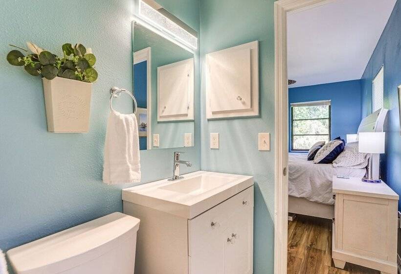 Englewood Duplex With Shared Lanai: 7 Mi To Beach!