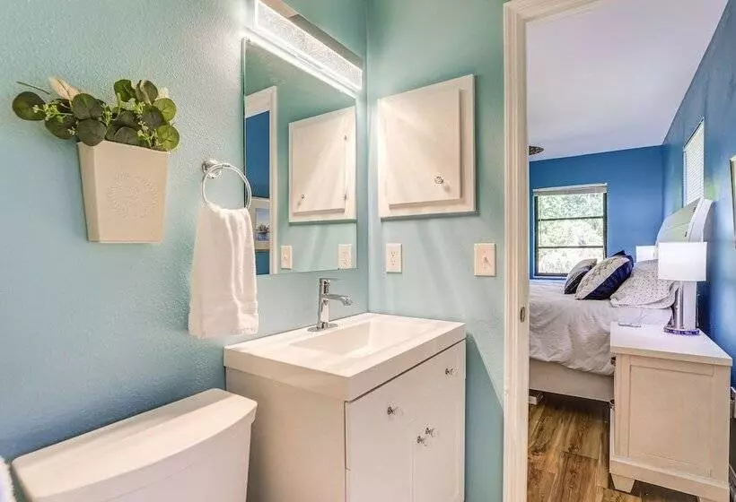 Englewood Duplex With Shared Lanai: 7 Mi To Beach!