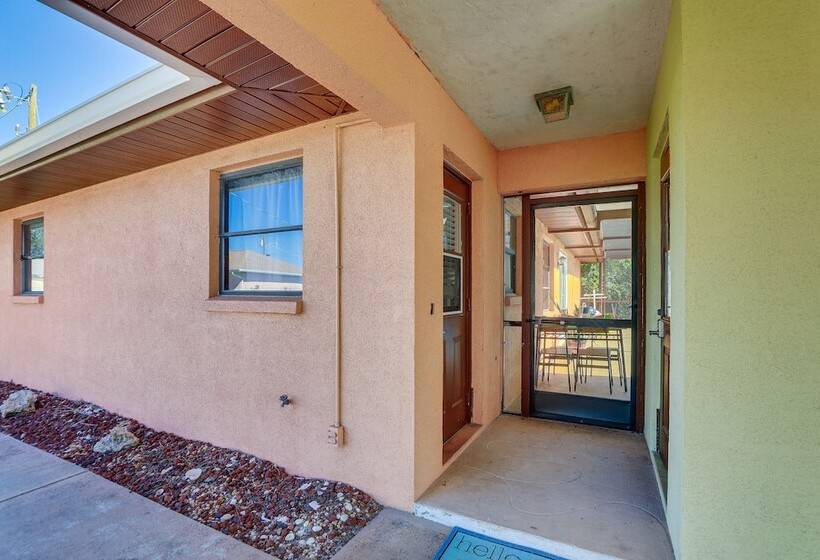 Englewood Duplex With Shared Lanai: 7 Mi To Beach!