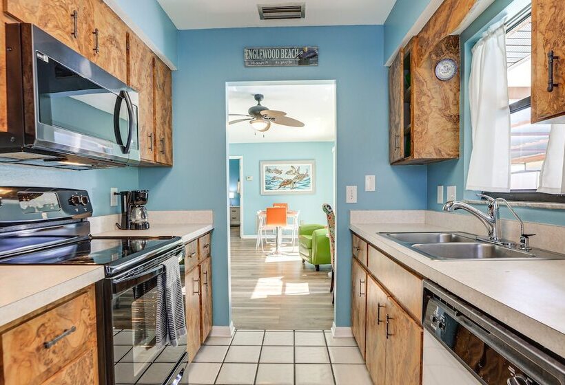 Englewood Duplex With Shared Lanai: 7 Mi To Beach!