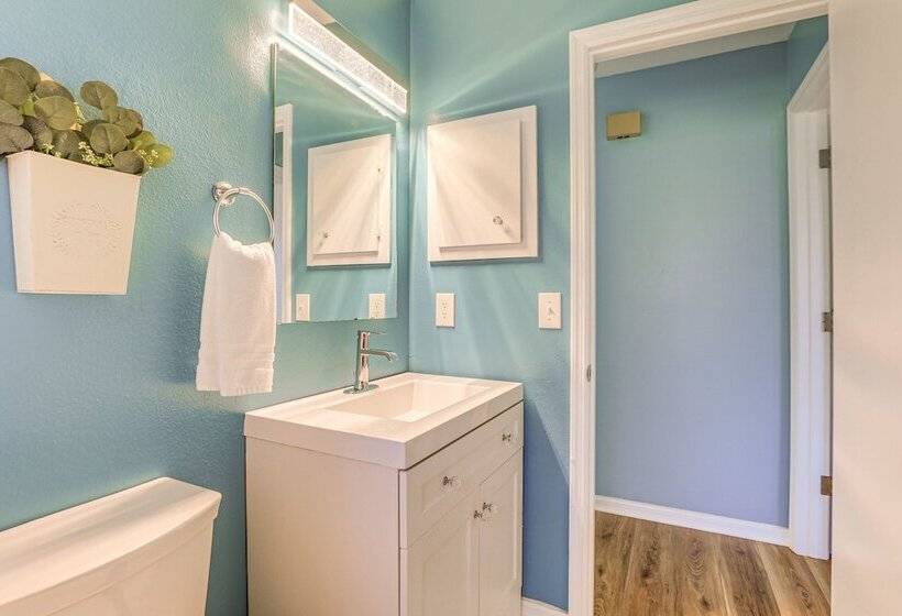 Englewood Duplex With Shared Lanai: 7 Mi To Beach!